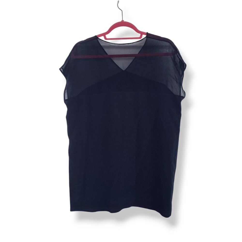 Vince 100% silk navy blue v neck sleeveless minimalist blouse women's M - Picture 4 of 6